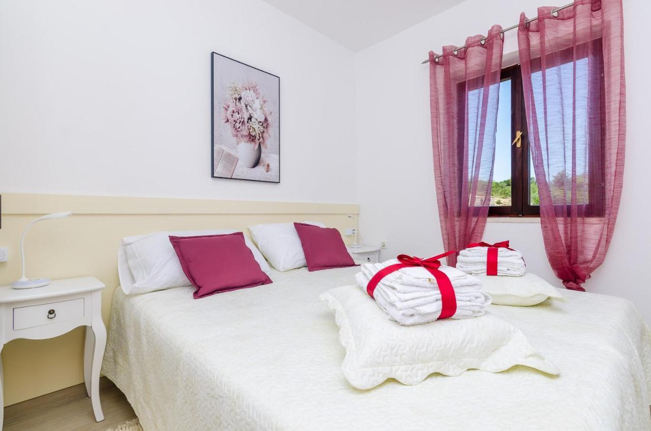 Apartments Melany Slano Exterior photo