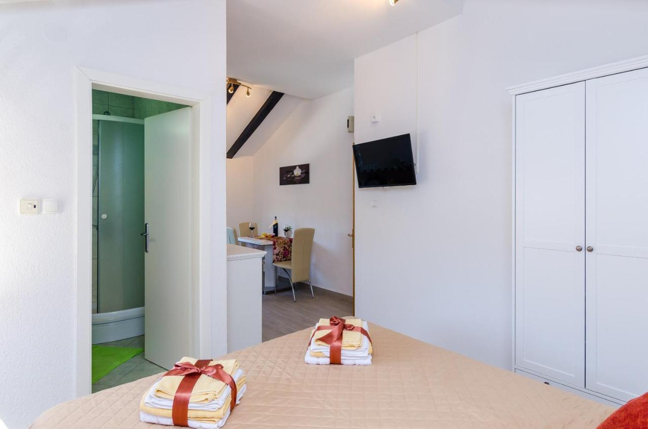 Apartments Melany Slano Exterior photo