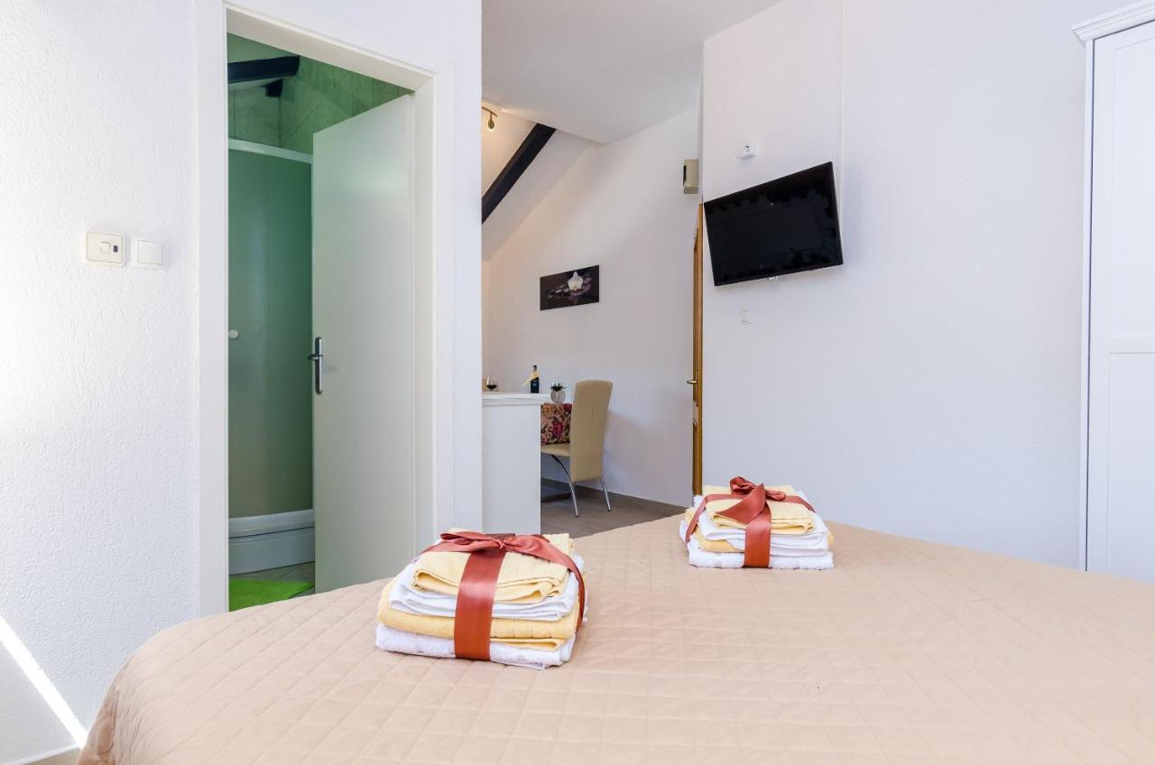 Apartments Melany Slano Exterior photo