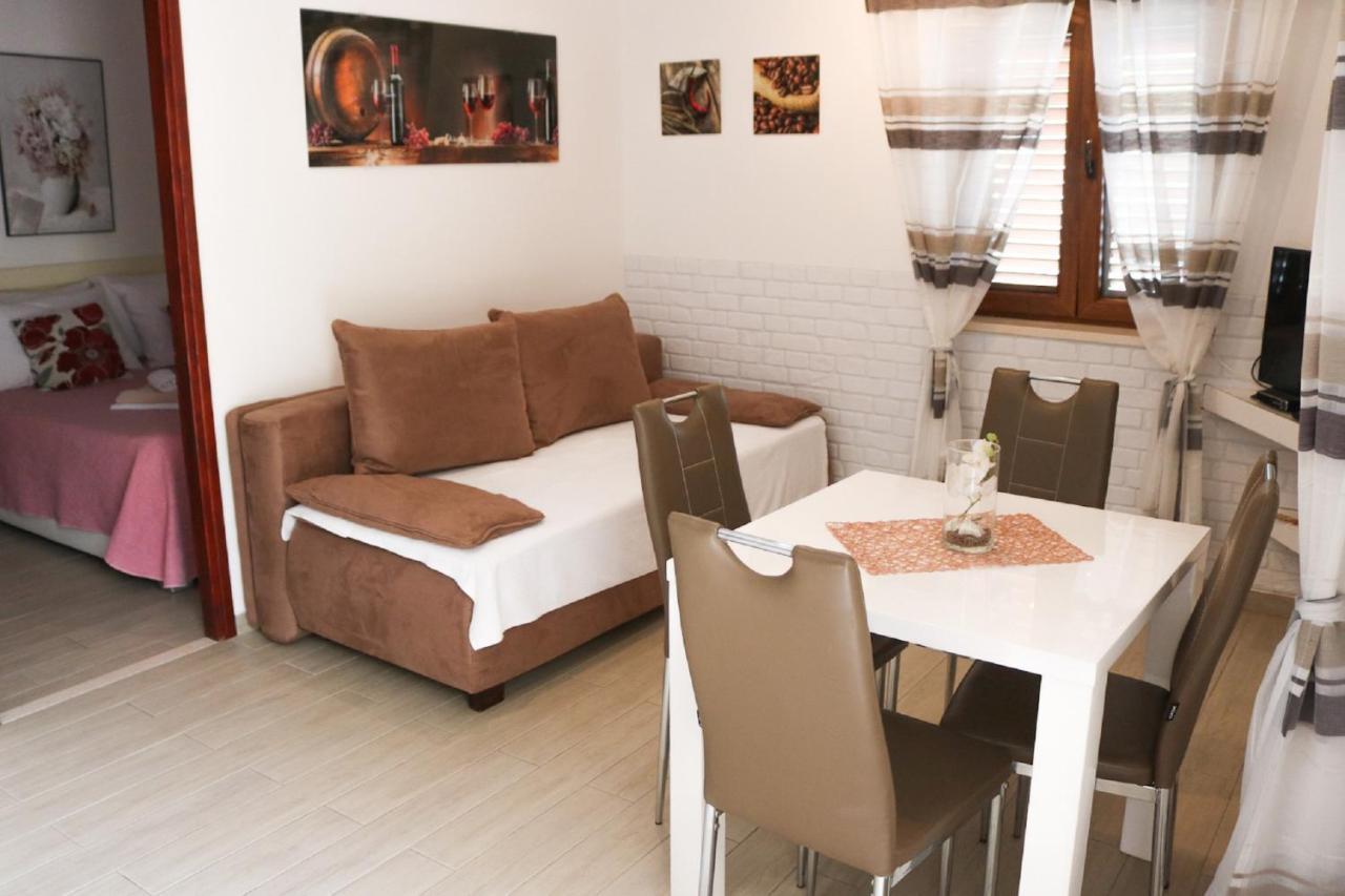 Apartments Melany Slano Exterior photo